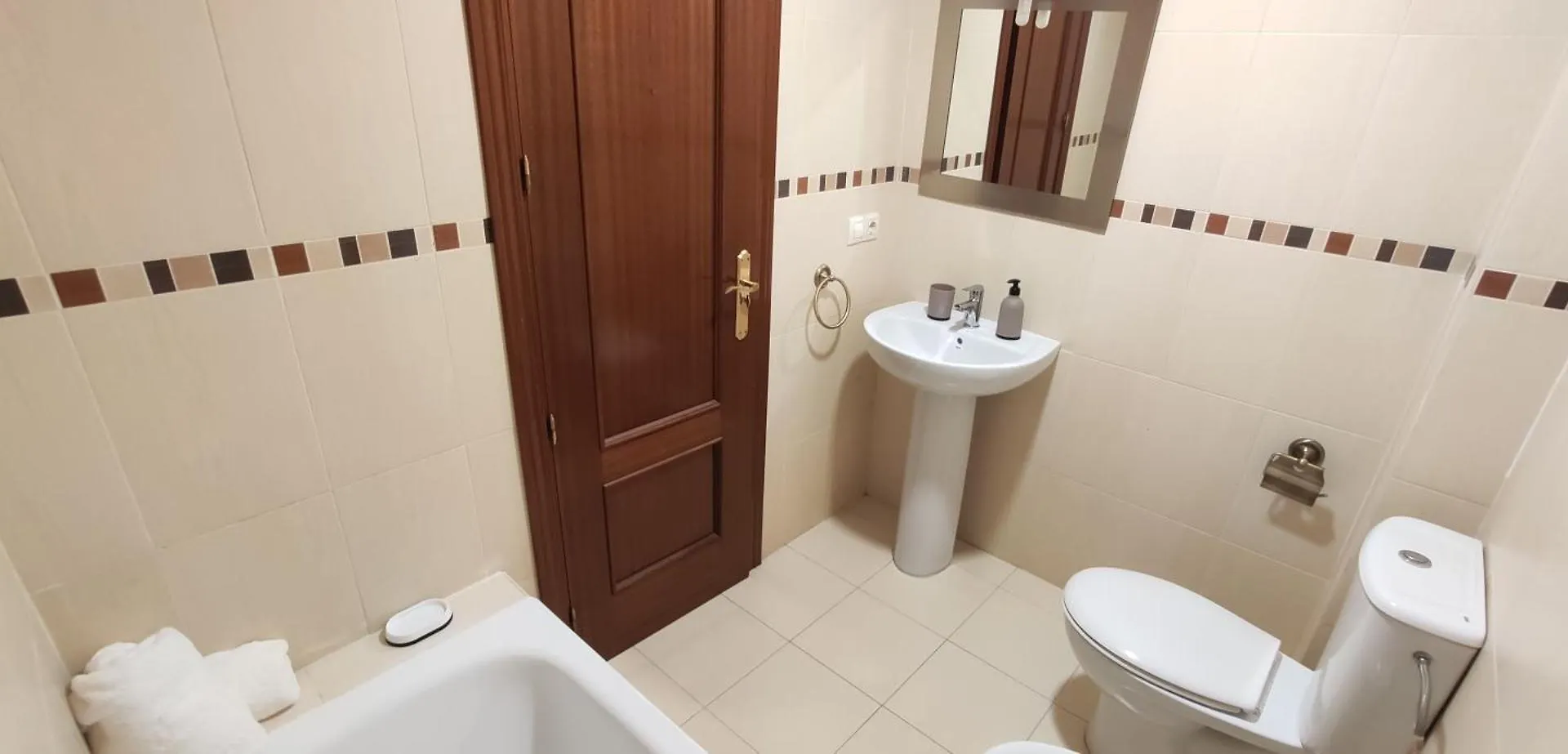 Huelin House Beach And Sun, Con Parking Y A 500 Metros De La Playa Apartment Malaga